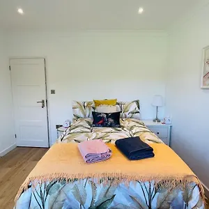 Homestay In A Beautiful House With Free On St Parking