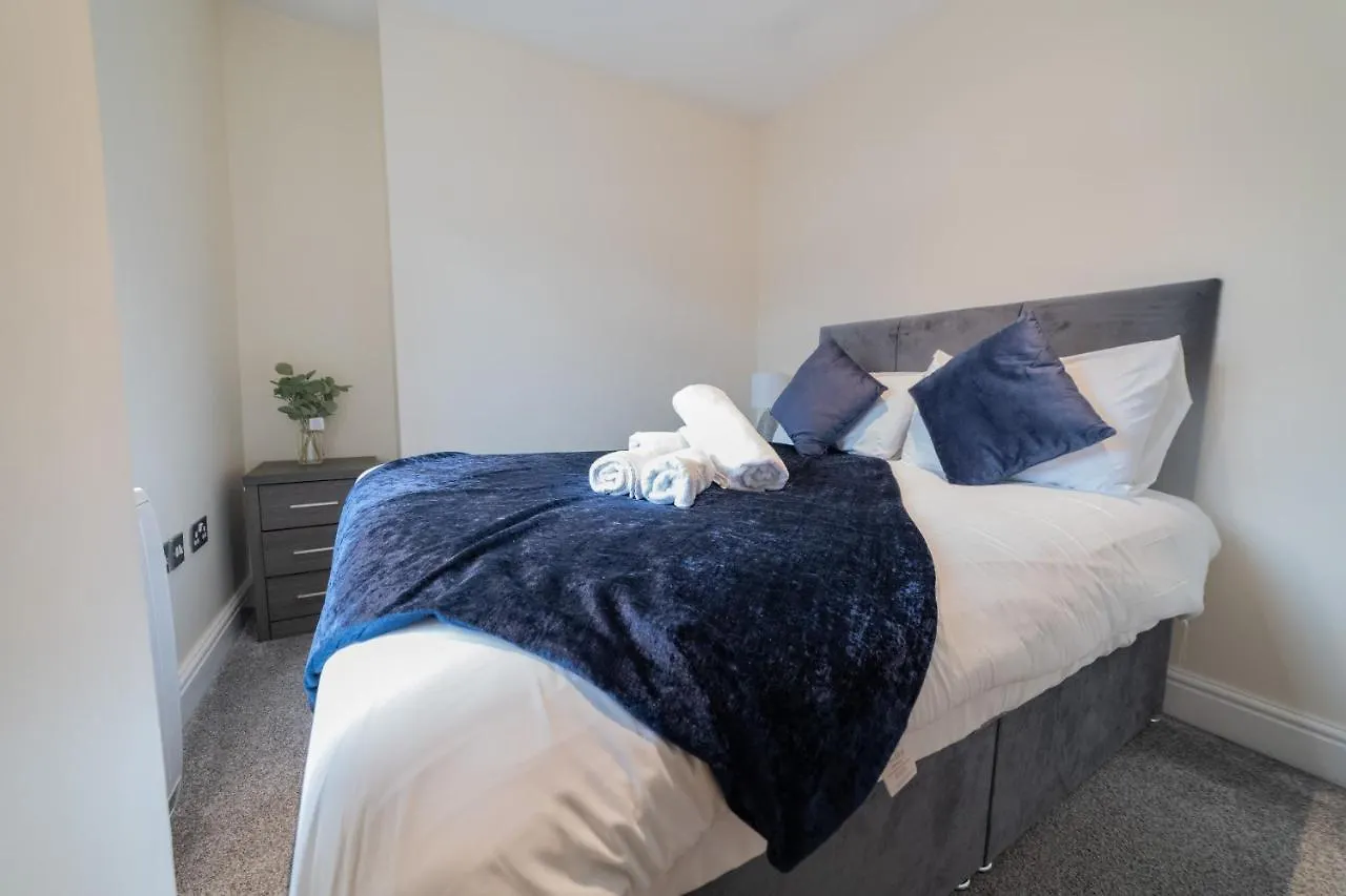 Luxury 3 Bedroom Apartment Near Brighton Beach 0*,